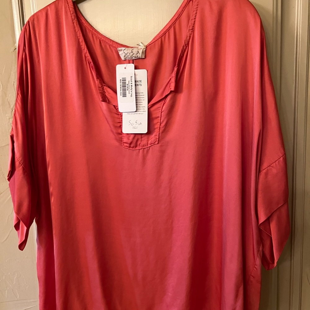 Sofia Coral Top-NWT!